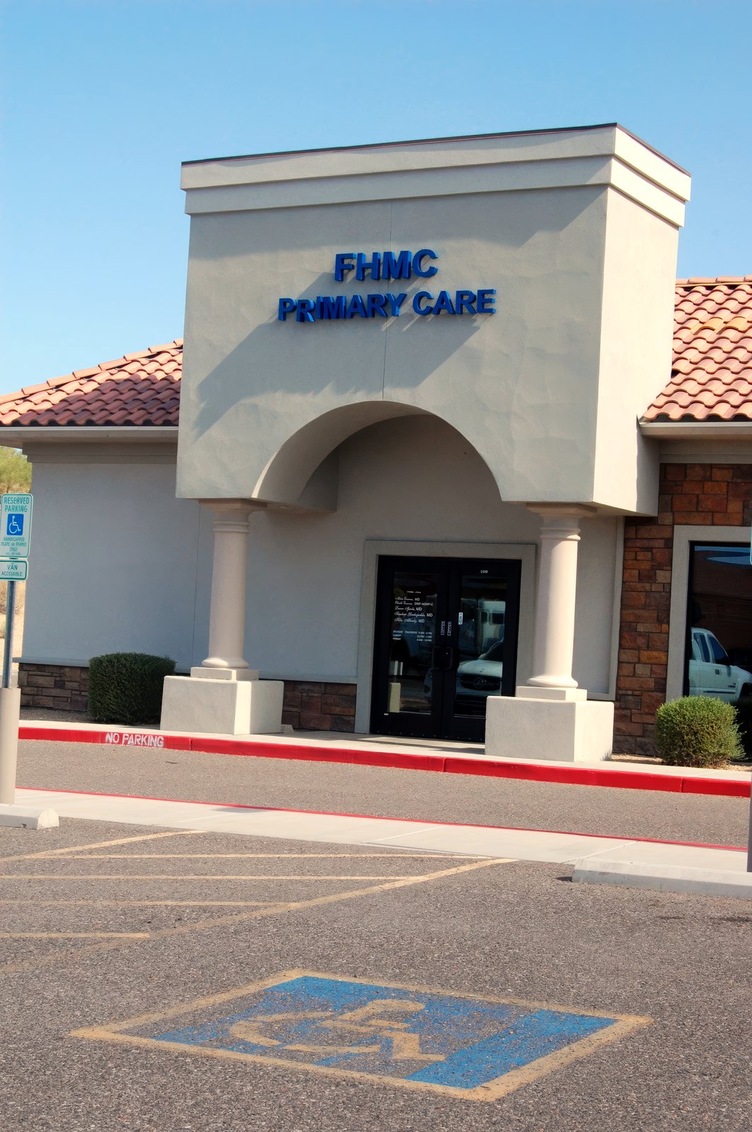 The Fountain Hills Medical Center Primary Care Clinic entrance.